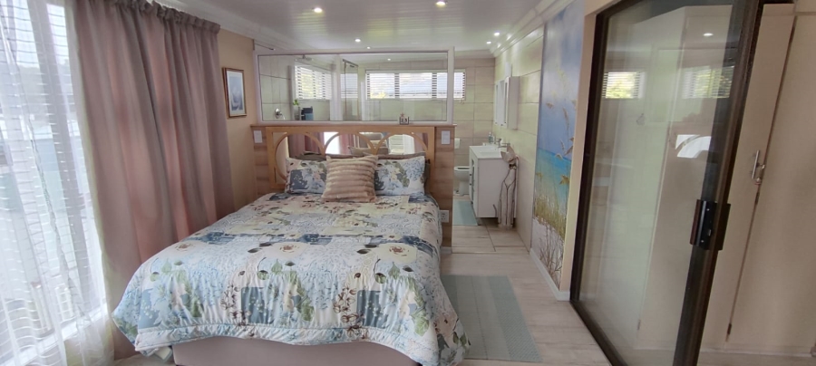 4 Bedroom Property for Sale in Stilbaai Wes Western Cape